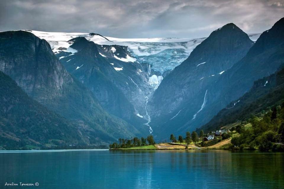 Glacier And Waterfall View Briksdalsbre Exterior foto
